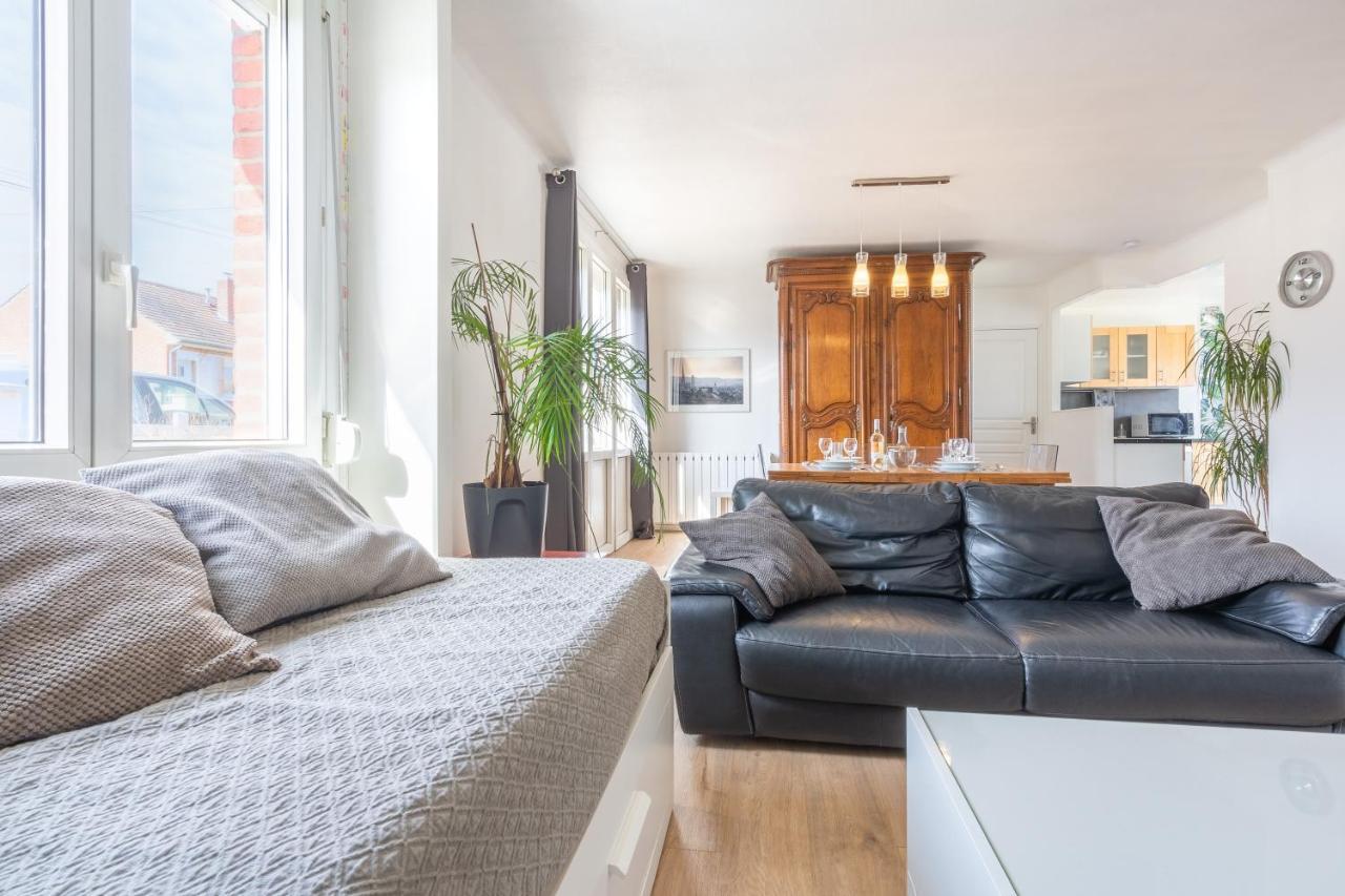 Maison Confortable, Terrasse Et Jardin A Holiday home *