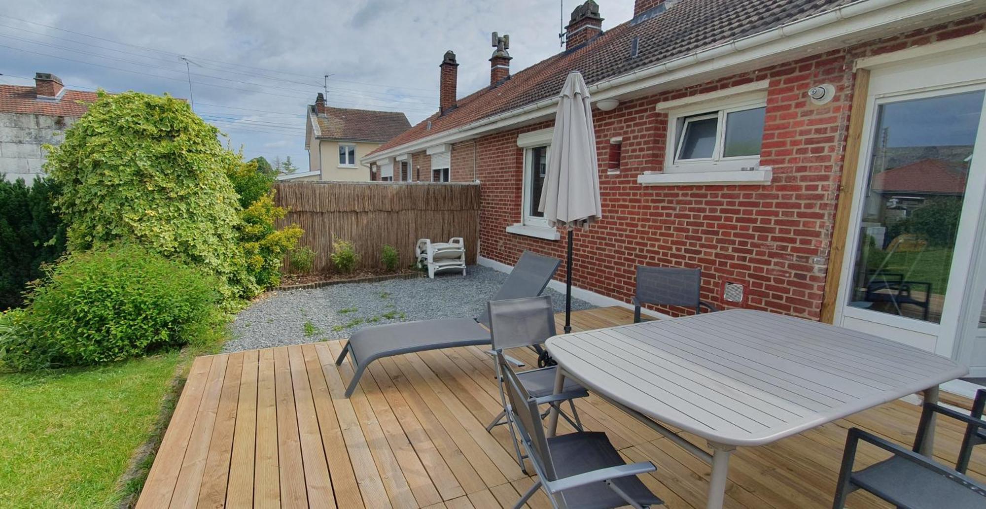 Maison Confortable, Terrasse Et Jardin A Holiday home *